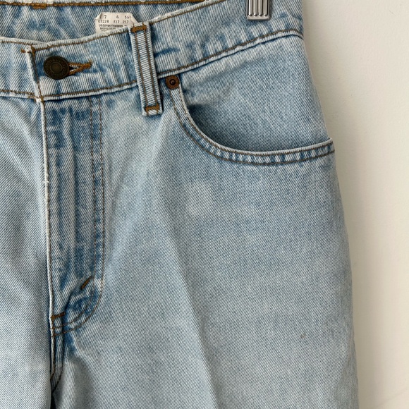 Vintage Levis 550 Light Wash relax fit Jeans Made in Canada - Picture 5 of 16